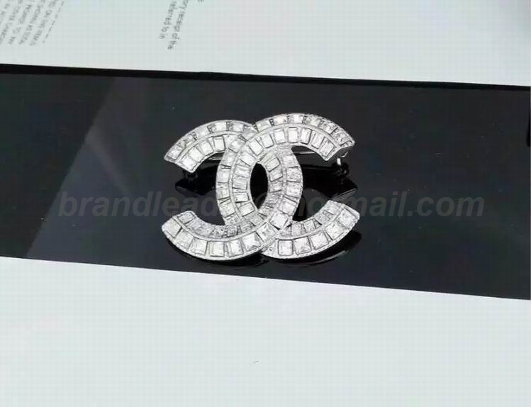 Chanel Brooch 152